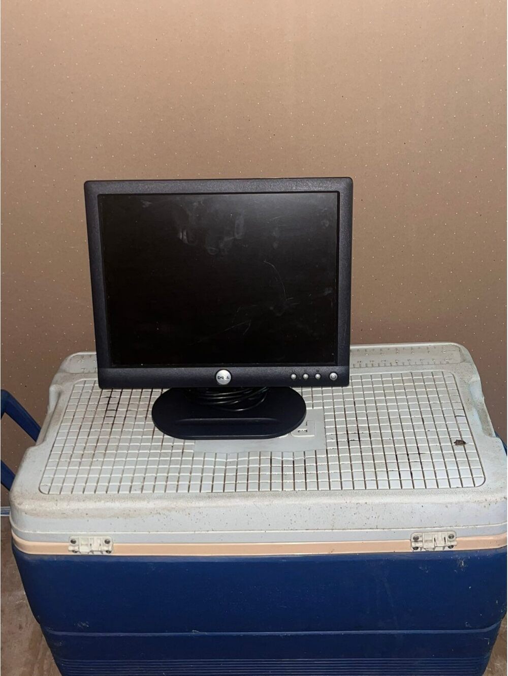 Dell 17-inch LCD Monitor - Reliable and Compact
